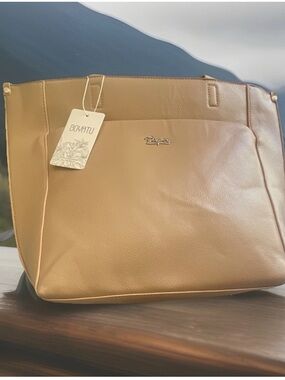 Tan Tote Bag — Structured Everyday Shoulder Tote
